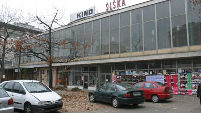 V prenovljenem kinu bo 450 sedežev oziroma okoli tisoč stojišč. V javnem zavodu 