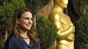 Igralka Natalie Portman, ki je igrala v “nesrečnem” filmu Črni labod, se poteguj