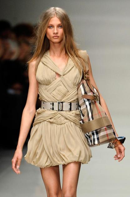 Burberry, pomlad/poletje 2010