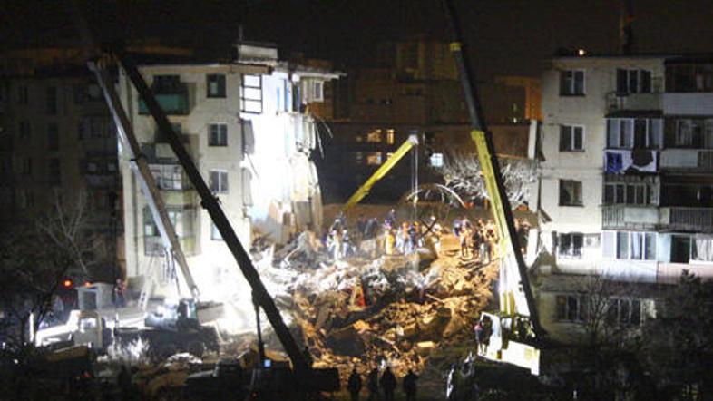 Eksplozija plina je uničila 35 stanovanj v petnadstropnem bloku.