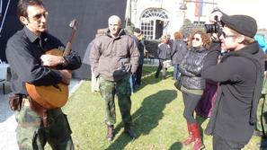 Đuro je v Budimpešti končal snemanje, z zakoncema Jolie-Pitt pa naj bi ostal v i