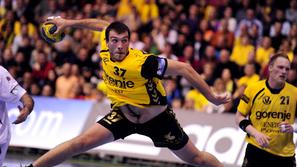 Velenjčani (na fotografiji Dino Bajram) so z eno nogo in tremi četrtinami že v n