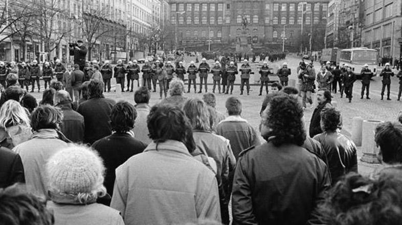 V Pragi so študenti 17. novembra organizirali protest, ki je v tedanji Češkoslov