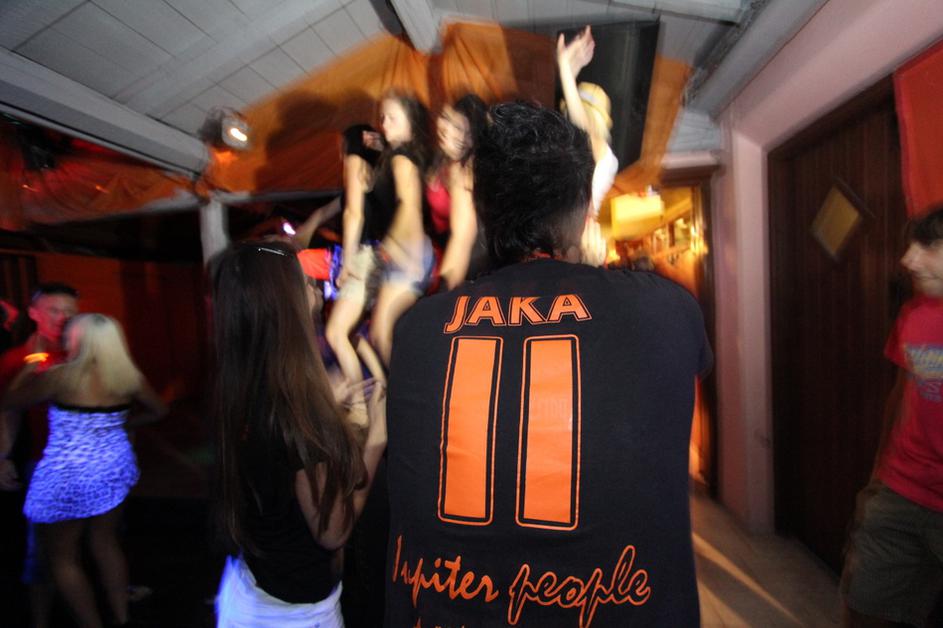 Vroča norija v Jupiter Baru v Ipsosu