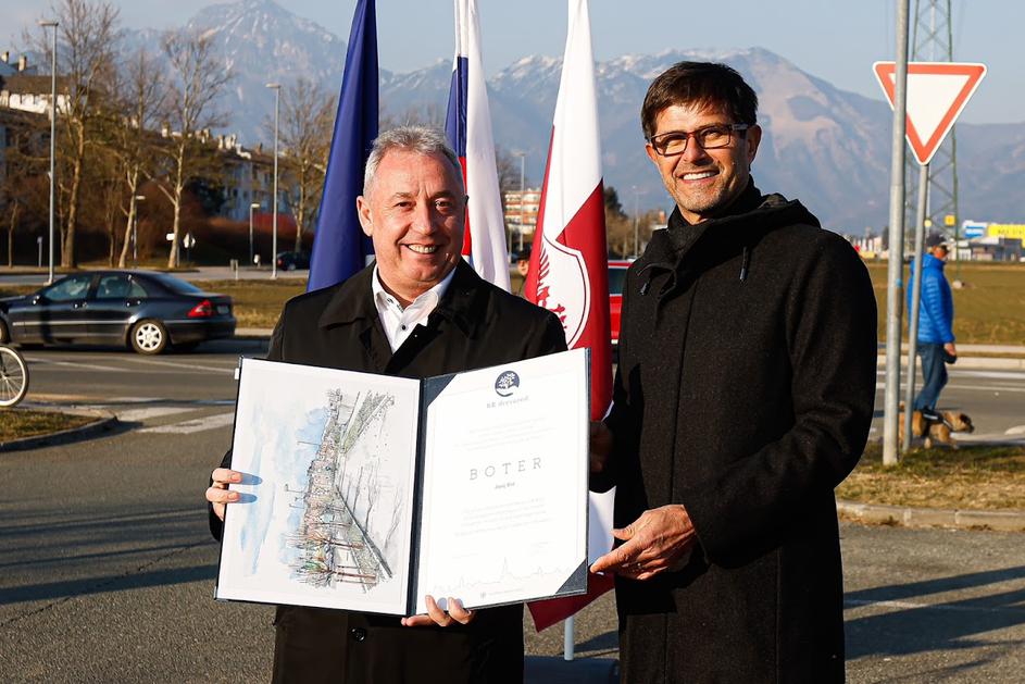 Drevored, kr posvoji drevo, Kranj, okolje