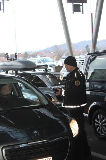 mejni prehod kontrola policija Obrežje