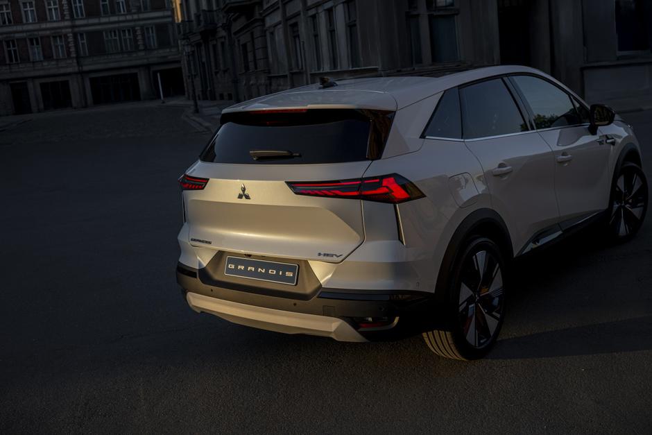 Mitsubishi grandis | Avtor: Mitsubishi