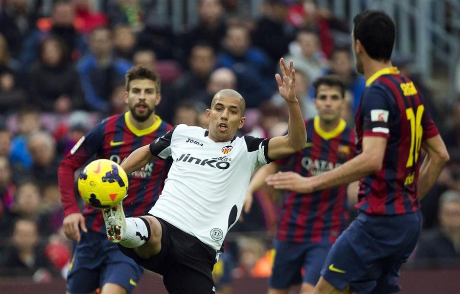 Feghouli Pique Busquets Barcelona Valencia Liga BBVA Španija prvenstvo | Avtor: EPA