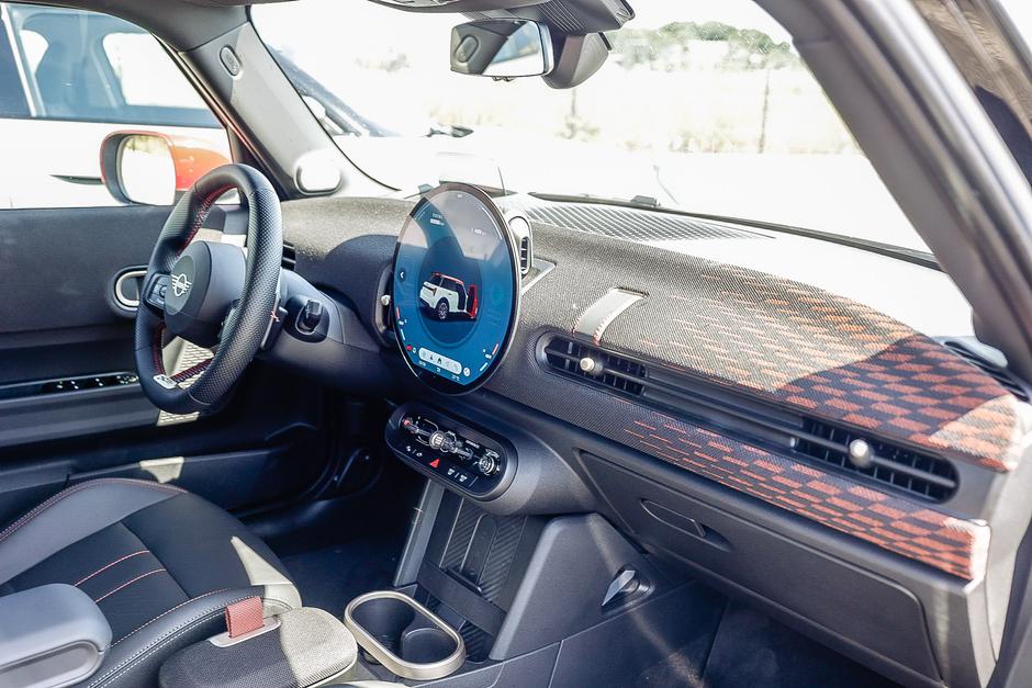 primerjava mini cooper S in mini aceman | Avtor: Saša Despot