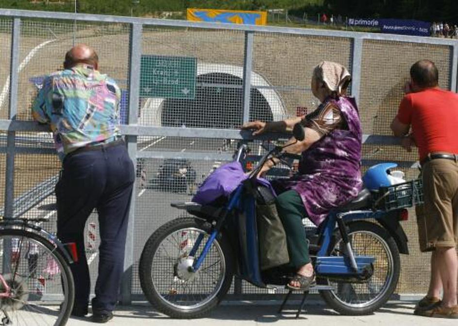 Vozniki se bodo proti Primorski že v petek lahko peljali skozi predor Šentvid.