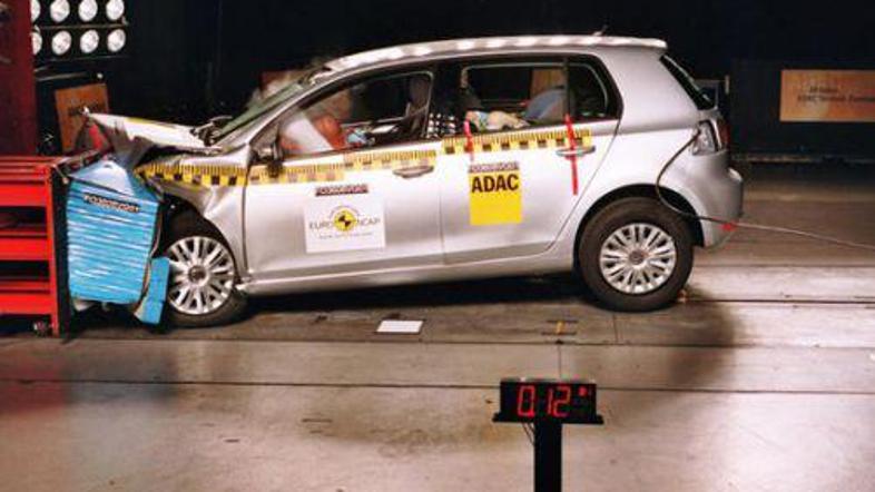 Novi VW golf je opremljen s sedmimi zračnimi blazinami in kopico varnostnih sist