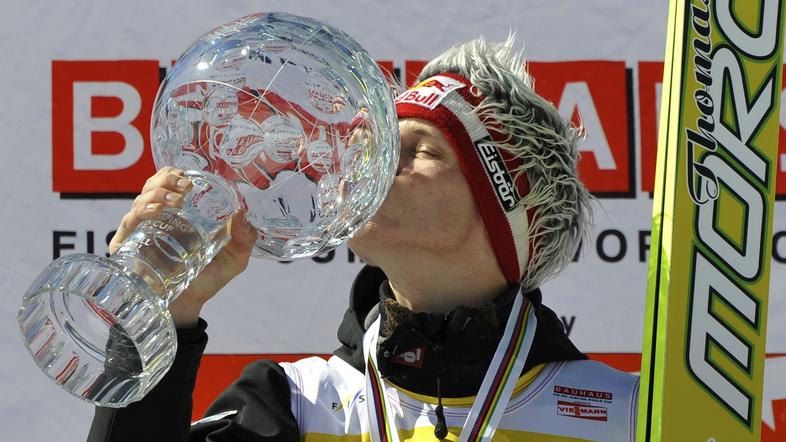 Thomas Morgenstern je prejel veliki kristalni globus za zmago v skupnem seštevku