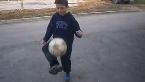 Saš Radomlje žongliranje žoga žongler