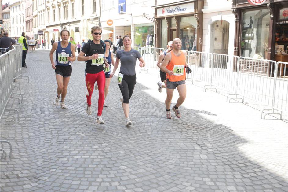 Če želite visokoresolucijsko fotografijo, nam pošljite elektronsko sporočilo na 