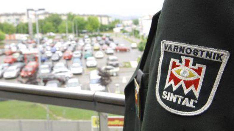 Direktor Sintala zavrača očitke o slabem varovanju zaposlenih.