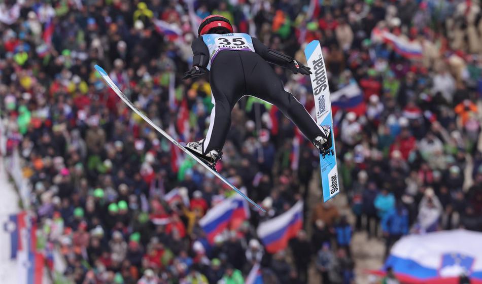 Šampionka, ki je v Sloveniji utrpela hudo nesrečo, se vrača na skakalnice