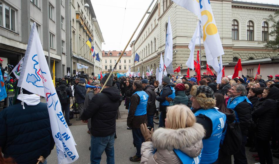 V nekaterih podjetjih zaposlenim to prepovedujejo