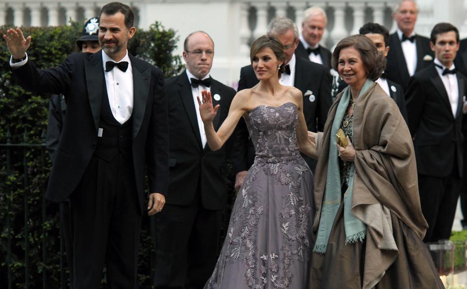 španski prestolonaslednik Felipe, njegova žena princesa Letizia in španska kralj