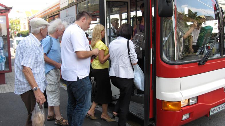 <Slovenija>03.09.09...avtobus...prevoz...Veolia...Foto: Dasa Purgaj