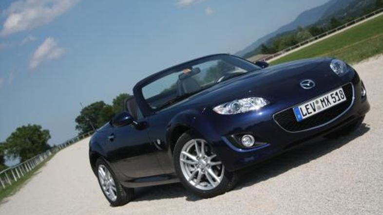 Miata je vpisana v Guinnessovo knjigo rekordov kot najbolje prodajan roadster vs