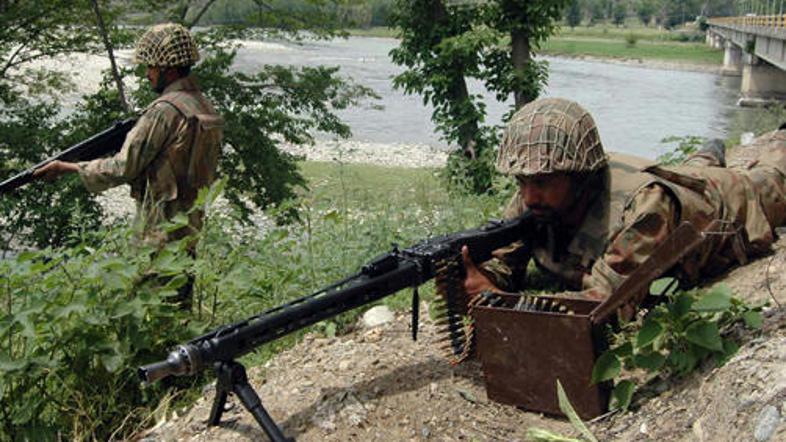 Pakistanska vojska je ofenzivo proti talibanskim skrajnežem sprožila tudi v okro