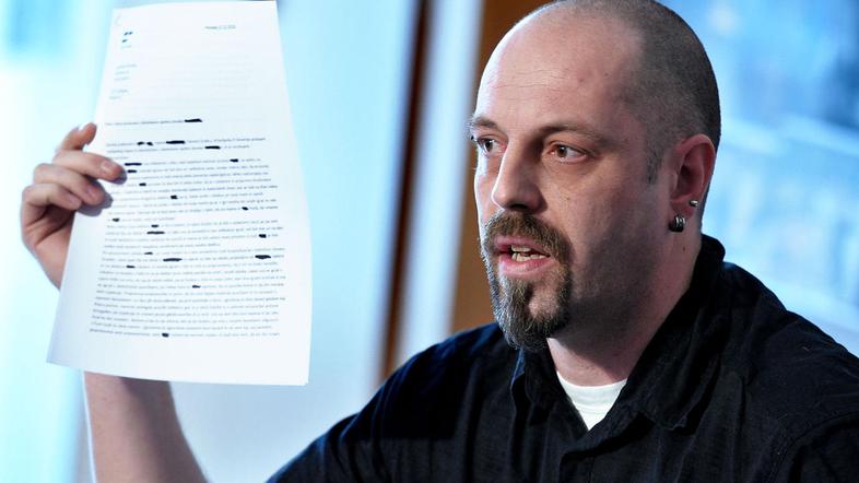 Običajno mi očitajo pohlep po denarju, spolne stike s strankami in velikansko že