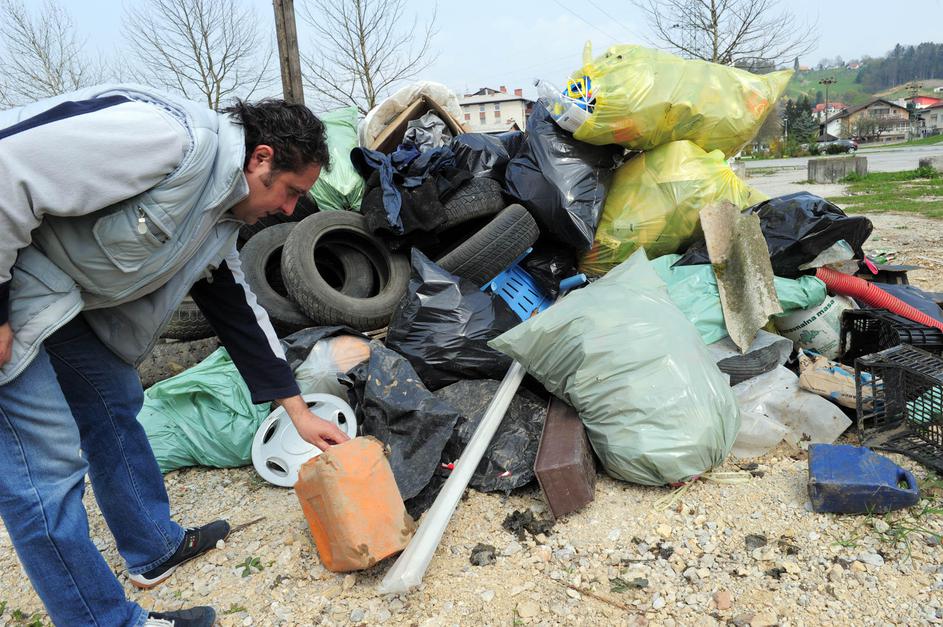 V akciji Očistimo Slovenijo smo Slovenci in Slovenke združili moči. (Foto: Grego