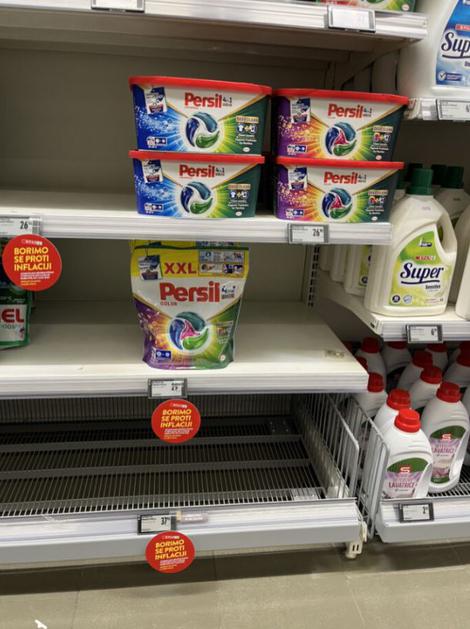 Prazne police, Spar s polic vrgel izdelke Henkel, Persil