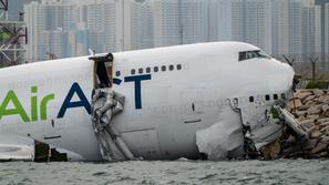nesreča letala hong kong boering 747