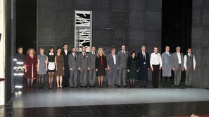 Vsi igralci, ki so nastopali na premieri Tauferjeve nove drame.