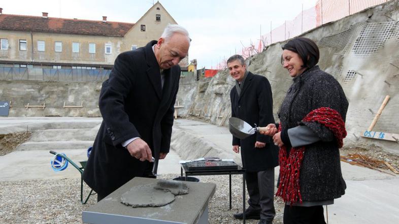 Temeljni kamen za Maks