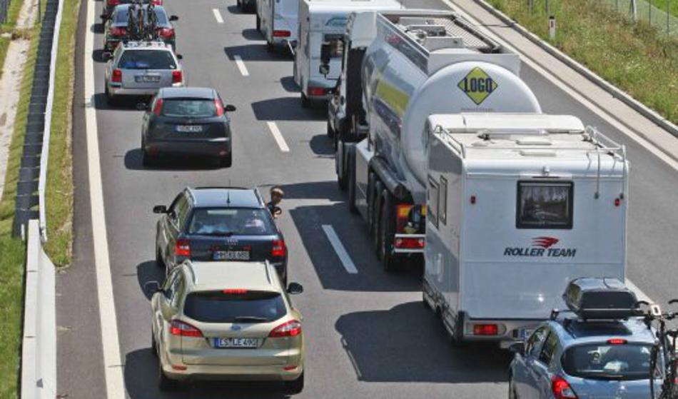 Pozor, če se odpravljate na cesto: V naslednjih dneh pričakujte prometni kolaps