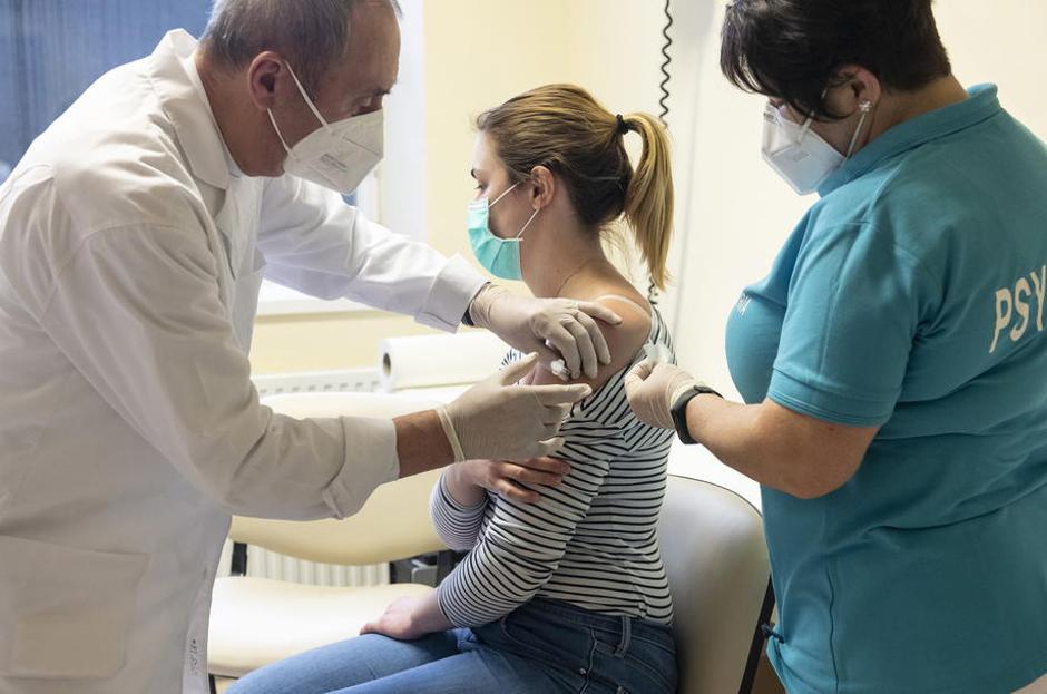 Cepivo za covid-19 | Avtor: Epa