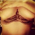 Rihanna tetovaža boginja Izida
