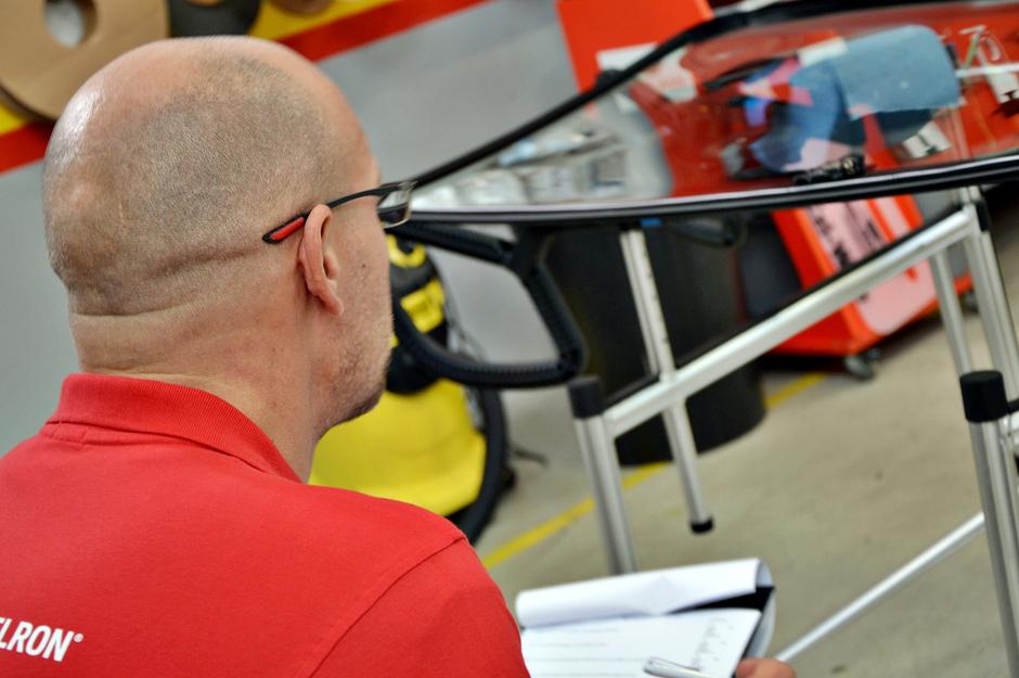 Carglass tekmovanje menjava stekel | Avtor: Andrej Leban