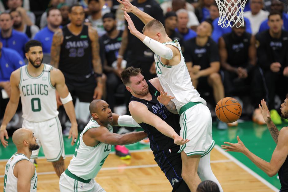 NBA finale 2024 dallas boston luka dončić prva tekma | Avtor: Epa