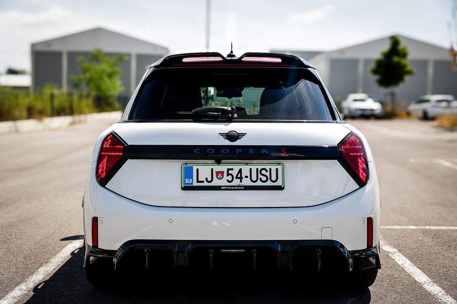 primerjava mini cooper S in mini aceman | Avtor: Saša Despot