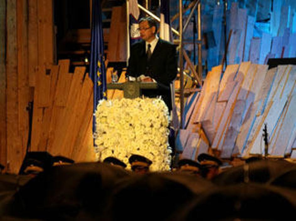 Po besedah predsednika države spoštovanje avtoritete državnih ustanov v Slovenij