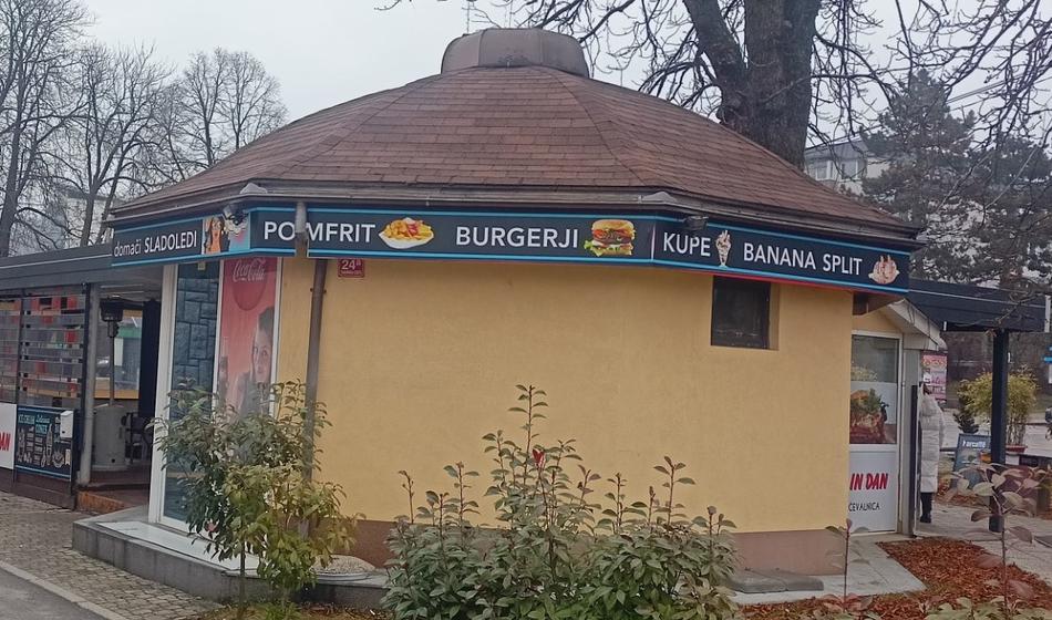 Dedka branila s stolom, kljub temu je umrl