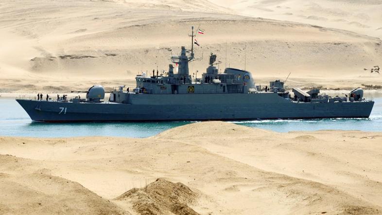 iranska vojaška ladja, Sueški prekop