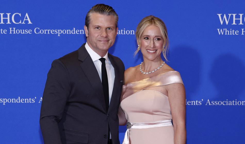 Norčujejo se iz žene Peta Hegsetha, ne boste verjeli, kje je kupila to obleko