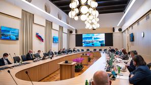 Vlada razpravlja o epidemiološki situaciji