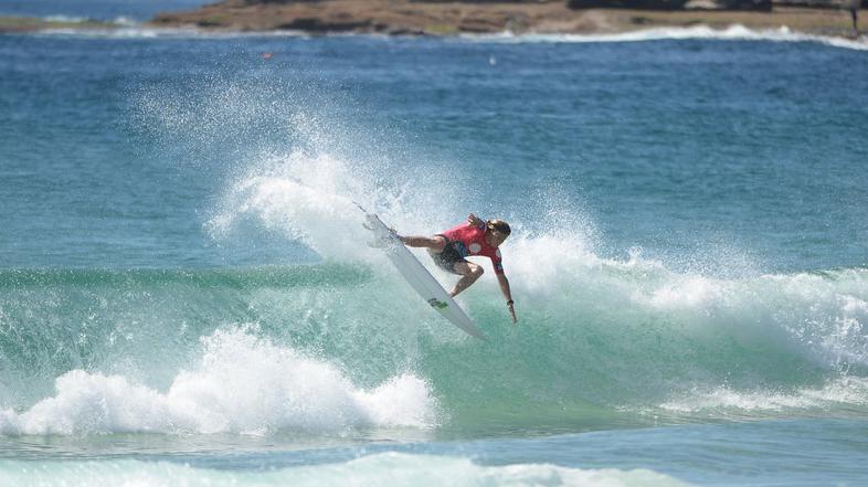 sam morgan deskanje valovi morje