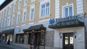 Trizvezdični Hotel Trst tik ob Ljubljanski cesti je od blejskih hotelov, ki so v