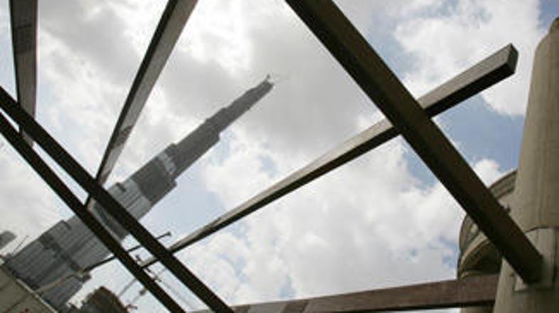 Stolpnica Burž Dubaj že med gradnjo meri 512 metrov, končno višino pa nekateri o