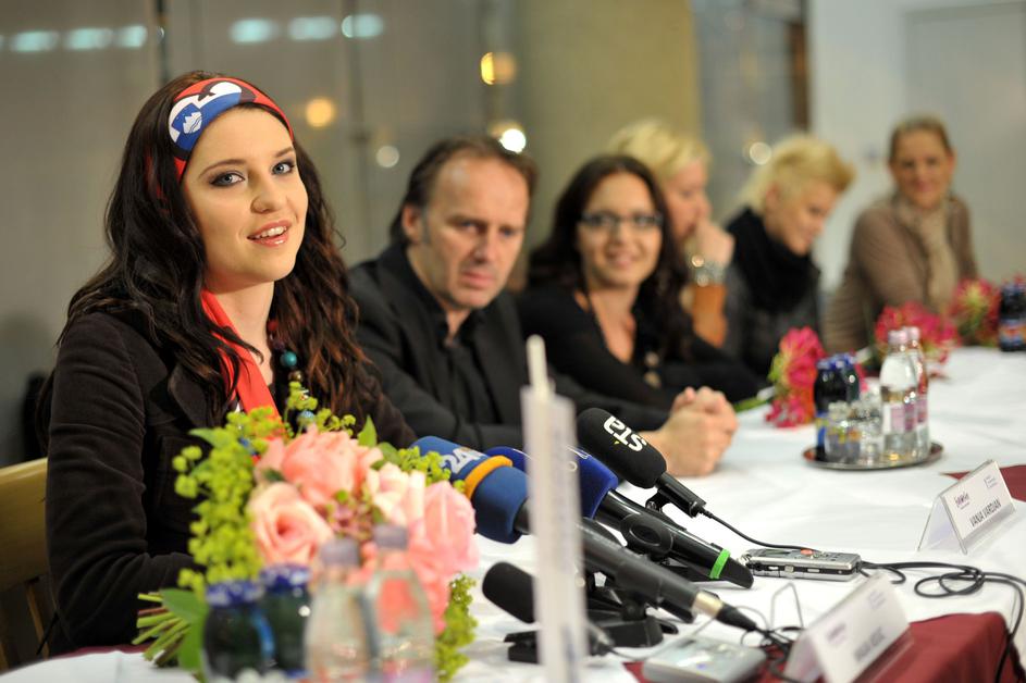 Maja Keuc, Vanja Vardjan, Sandra Feketija, Martina Majerle, Katja Koren in Ana B