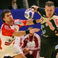 Oliver Roggisch (Nemčija) v prodoru mimo Tamasa Mocsaia (Madžarska).