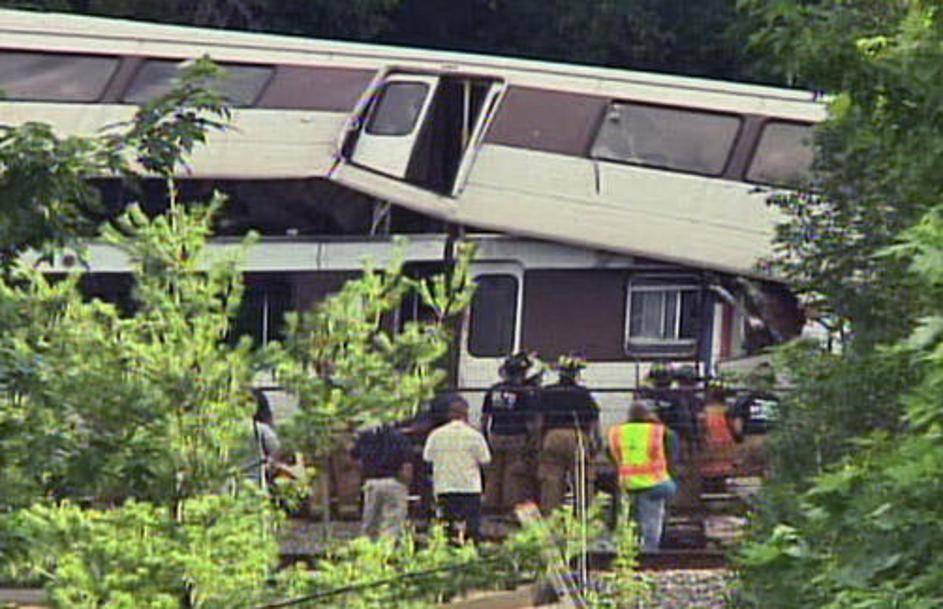 Reševalci so iz zverižene pločevine potegnili sedem trupel.