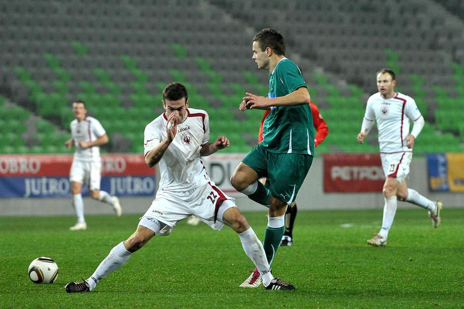Tekmo v Stožicah med Olimpijo in Triglavom je pred meseci odločil Adnan Bešić. (