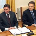 Premier Pahor z zunanjim ministrom Žbogarjem. (Foto: Boštjan Tacol)